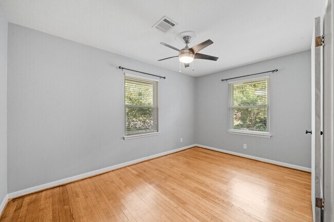 Building Photo - 6031 Moonmist Dr