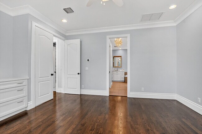 Building Photo - 200 NW 10th St