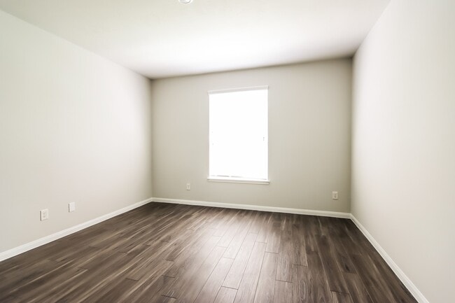 Building Photo - 12310 Maura Lane