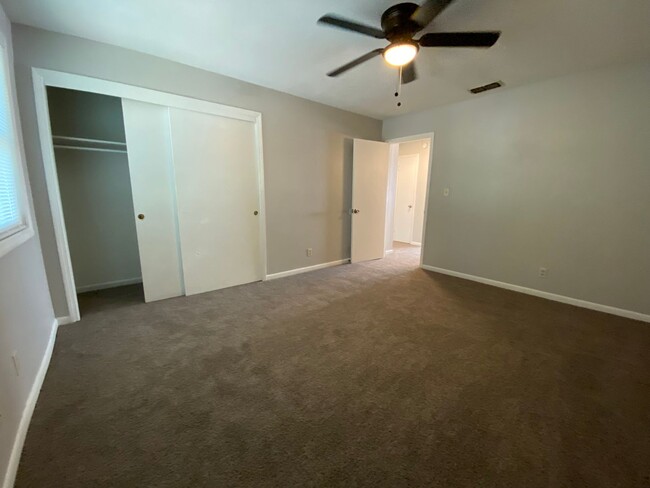 Building Photo - 2Bedroom 1.5Bath - $975