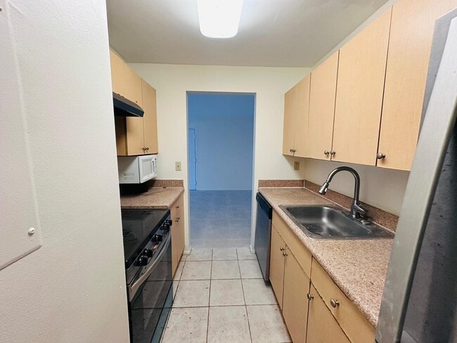 Building Photo - 1153 Lake Victoria Dr