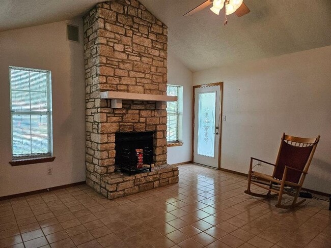 Building Photo - 102 Stubblefield Dr