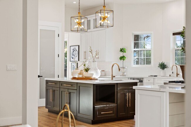 Building Photo - $13,995 - Stunning Executive Estate in Wil...