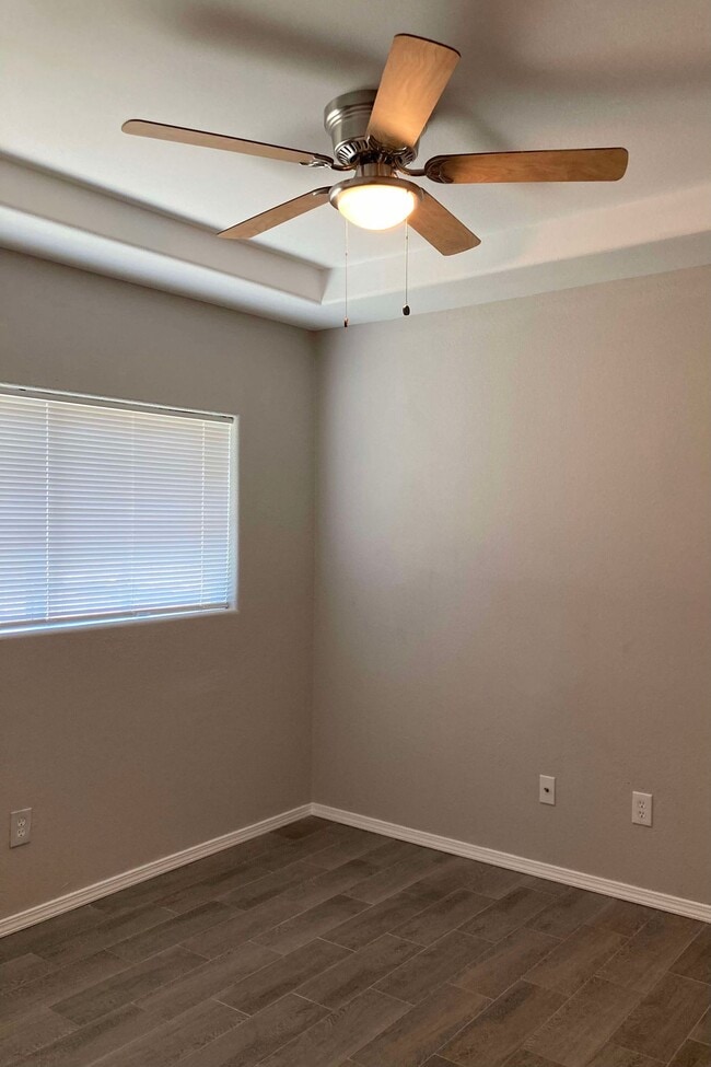 Building Photo - 405 Poblano Dr