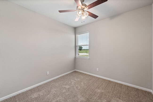 Building Photo - 517 La Parra Bend