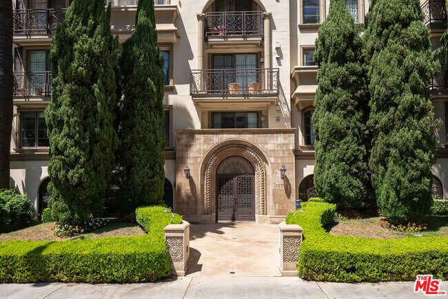 Building Photo - 10795 Wilshire Blvd