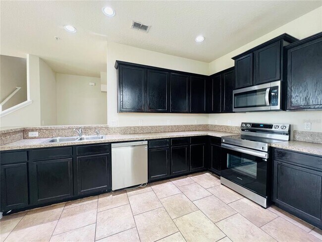 Building Photo - 6570 S Goldenrod Rd