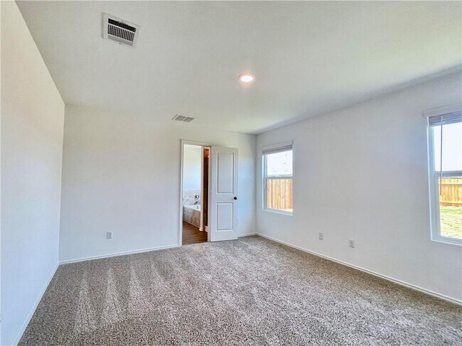Building Photo - 102 Milliner Lp