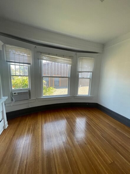 Building Photo - 2824 Menlo Ave