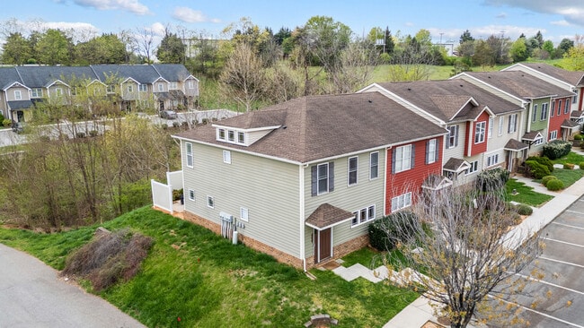 Building Photo - 1066 Commonwealth Cir