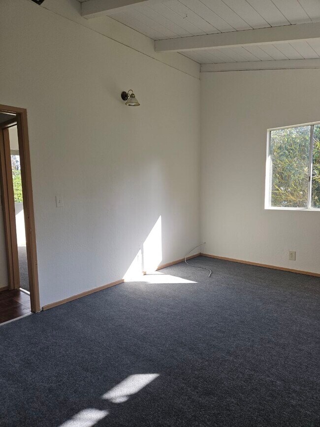 Building Photo - 11-3482-3482 Plumeria St