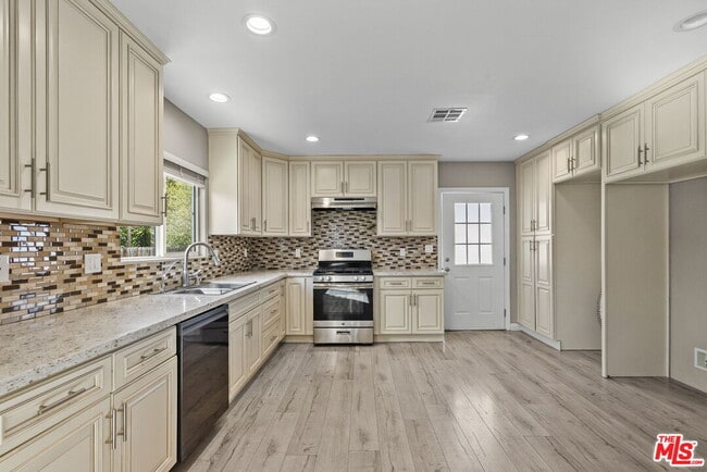 Building Photo - 6717 Cedros Ave