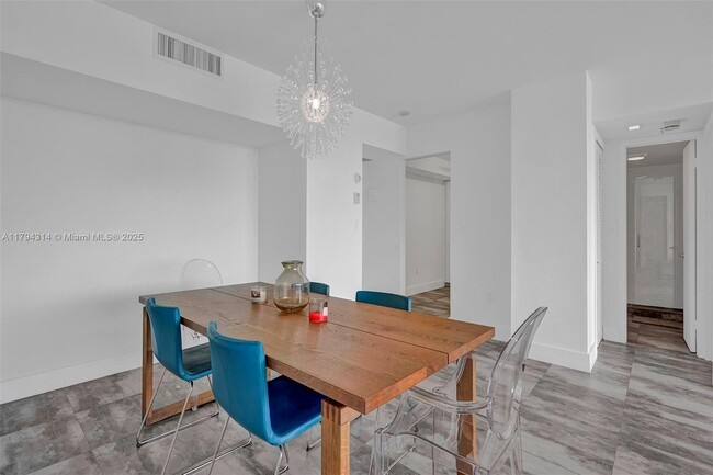 Building Photo - 20515 E Country Club Dr
