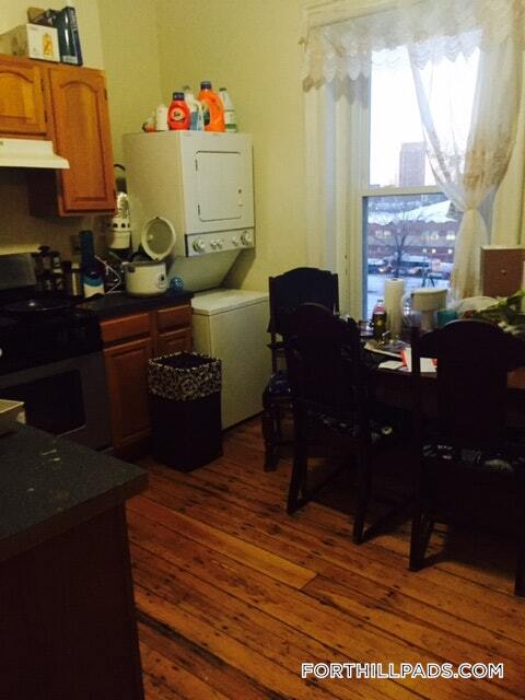 Building Photo - 227 Roxbury St