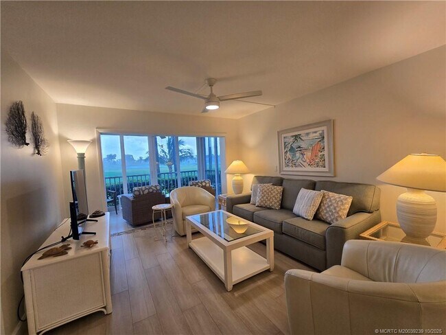 Building Photo - 484 NE Plantation Rd