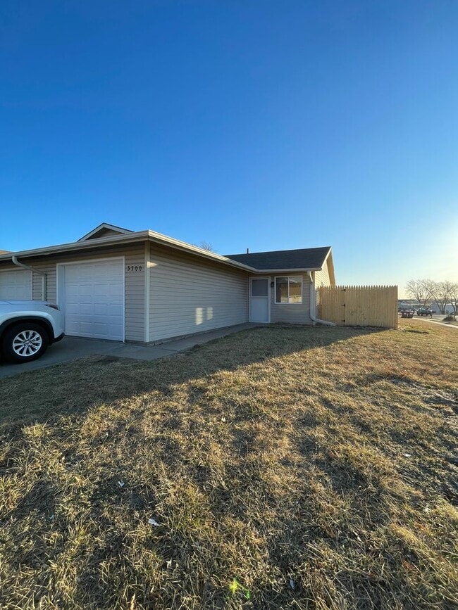 Building Photo - 3700 Paxton Dr