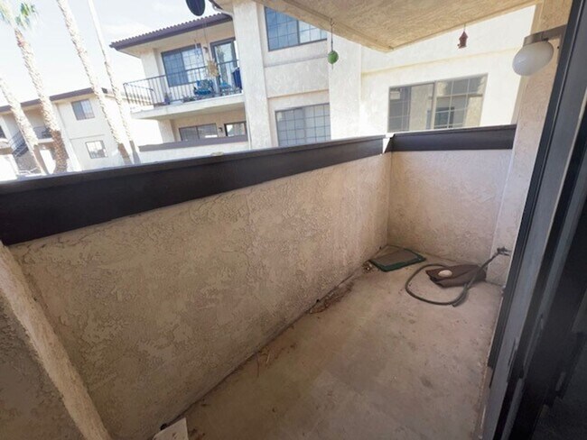 Building Photo - 1 Br Condo on lower level! Gated community