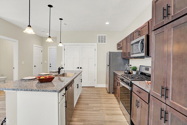 Building Photo - 3264 Orchard Ave