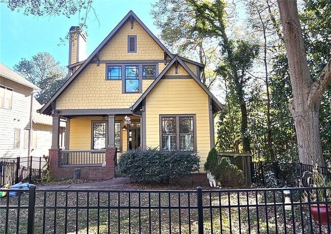 Building Photo - 703 Pershing Ave SE