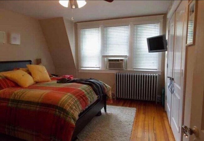 Building Photo - 207 E 11th Ave