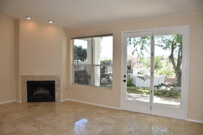 Building Photo - Gorgeous 4 bedroom single story home with ...