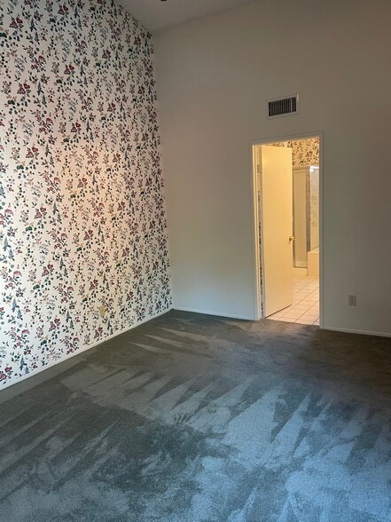 Building Photo - 1321 Calle Lozano