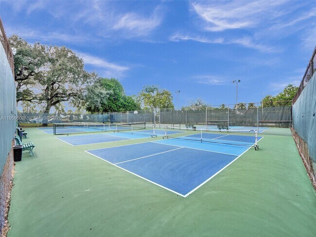 Building Photo - 9451 Live Oak Pl