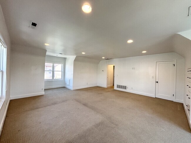 Building Photo - 77 Hillside Ave