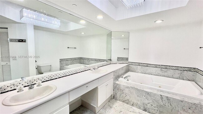 Building Photo - 16400 Collins Ave