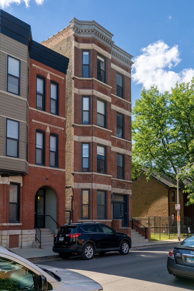 Building Photo - 736 N Throop St