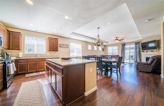 Building Photo - 3 Bedroom Home for Rent in Chico CA | Meadow Brook Ranch, Fireplace, Washer & Dryer