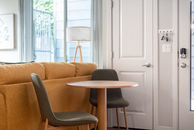 Building Photo - 1607 NW Davis St