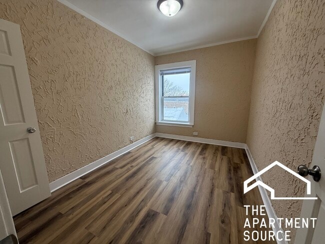 Building Photo - 3420 W Irving Park Rd