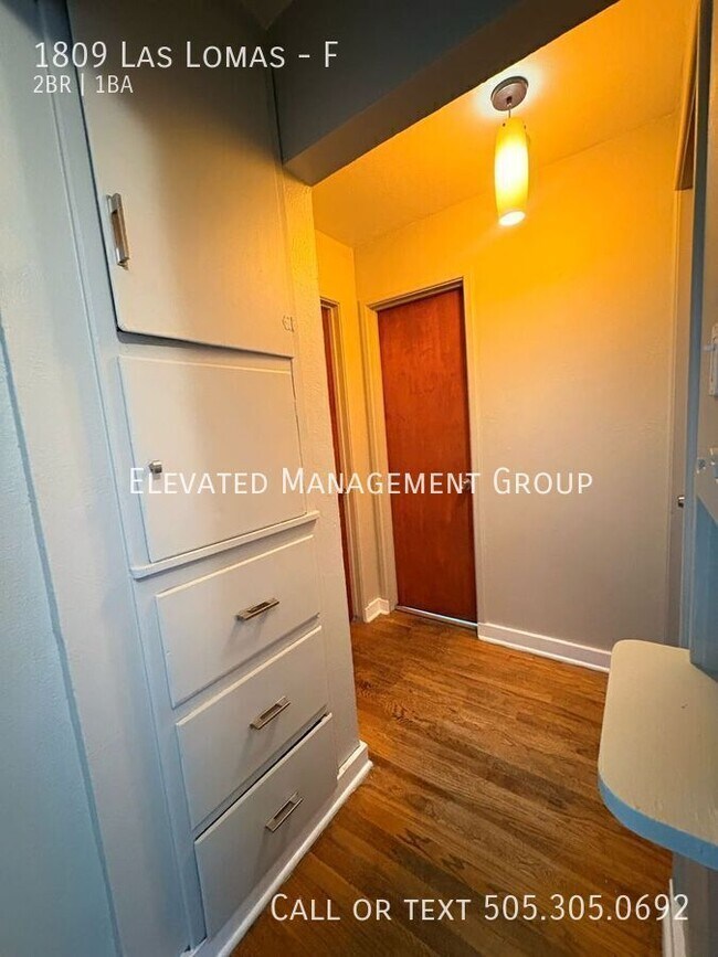 Building Photo - 1809 Las Lomas Rd NE
