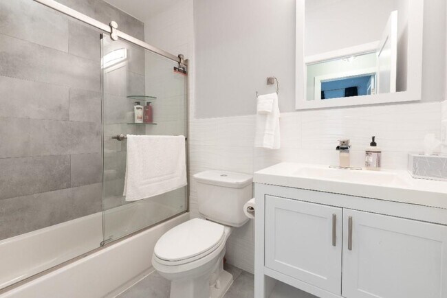 Building Photo - 114 Bleecker St