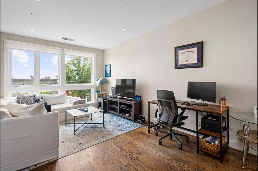 Building Photo - 2920 Georgia Ave NW