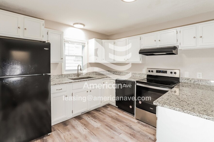 Building Photo - 1908 S Broadway St