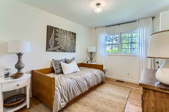 Building Photo - Cedar Hills 3 Bedroom, 2.5 Bathroom Ranch