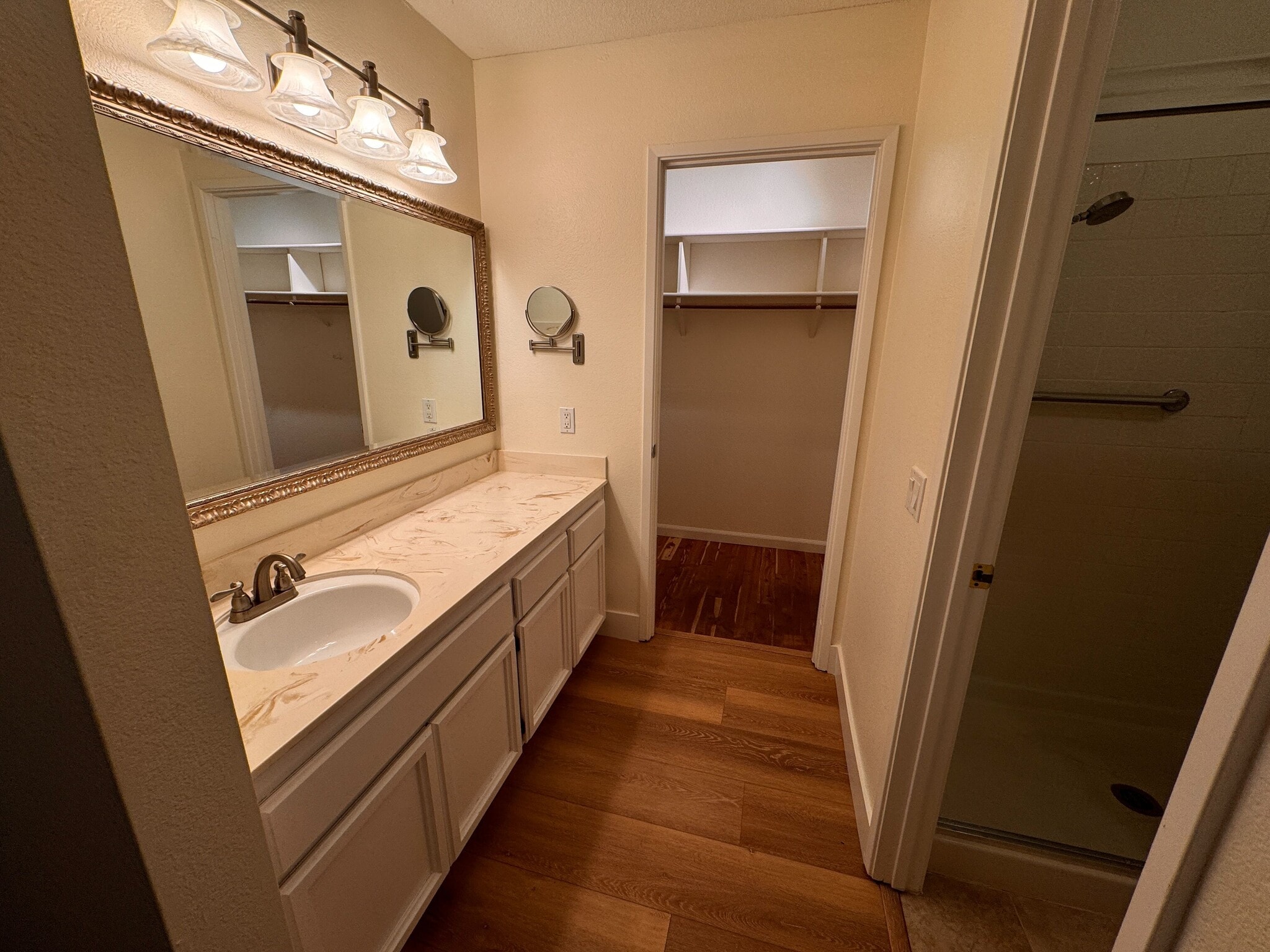Master Bath - 11049 Autumnwind Ln