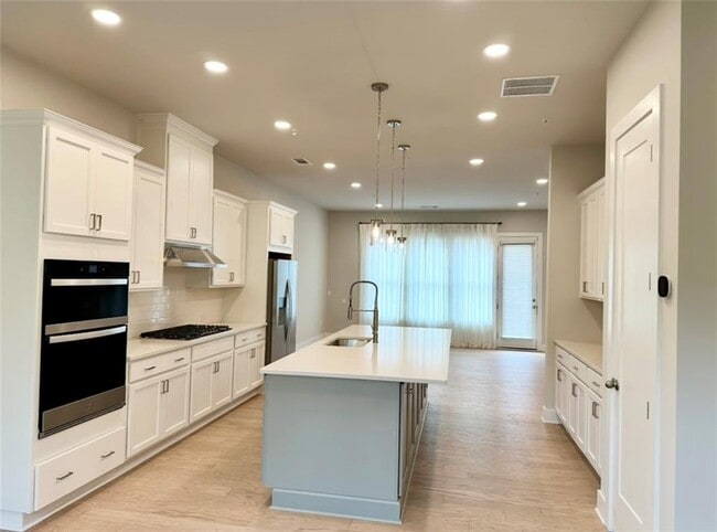 Building Photo - 2637 Camphor Xing