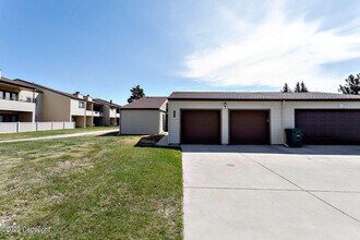 Building Photo - 909 Indian Hills Dr
