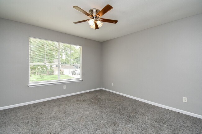 Building Photo - 2110 Hilton Head Dr