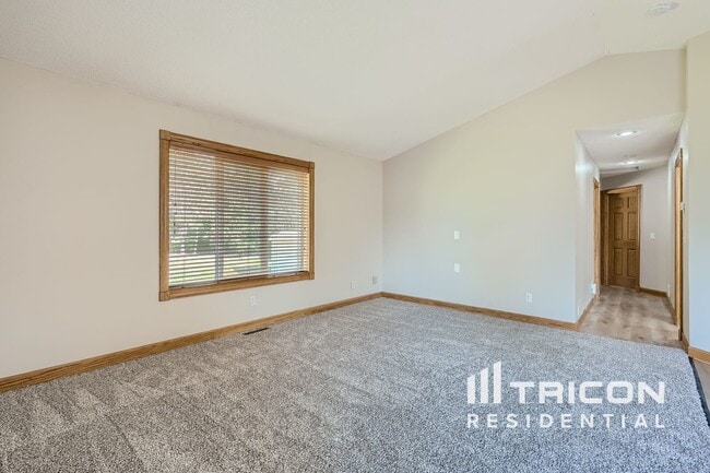 Building Photo - 15823 Foxhill Ave N
