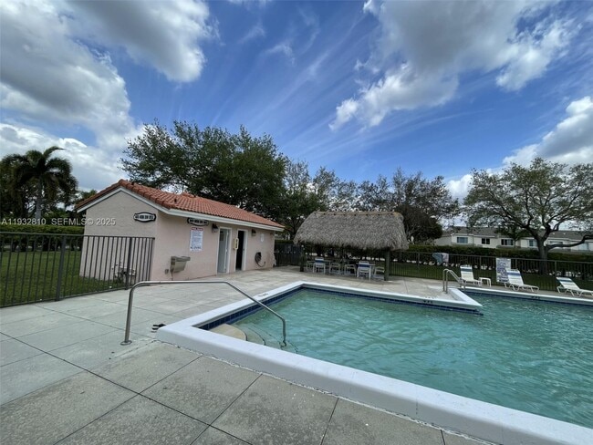 Building Photo - 16606 Greens Edge Cir