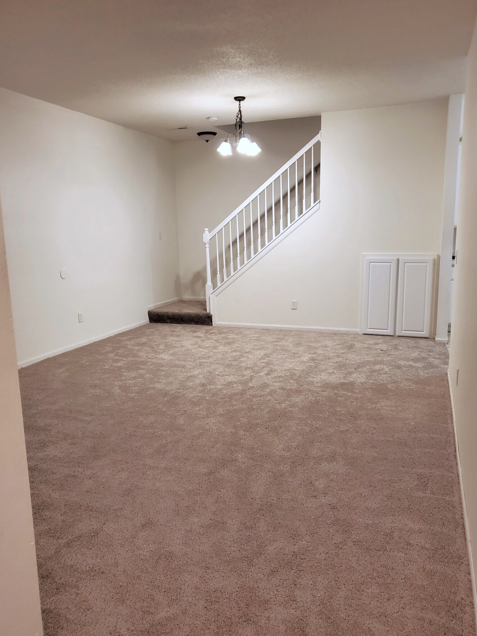 Building Photo - 10 Bridgewater Trl