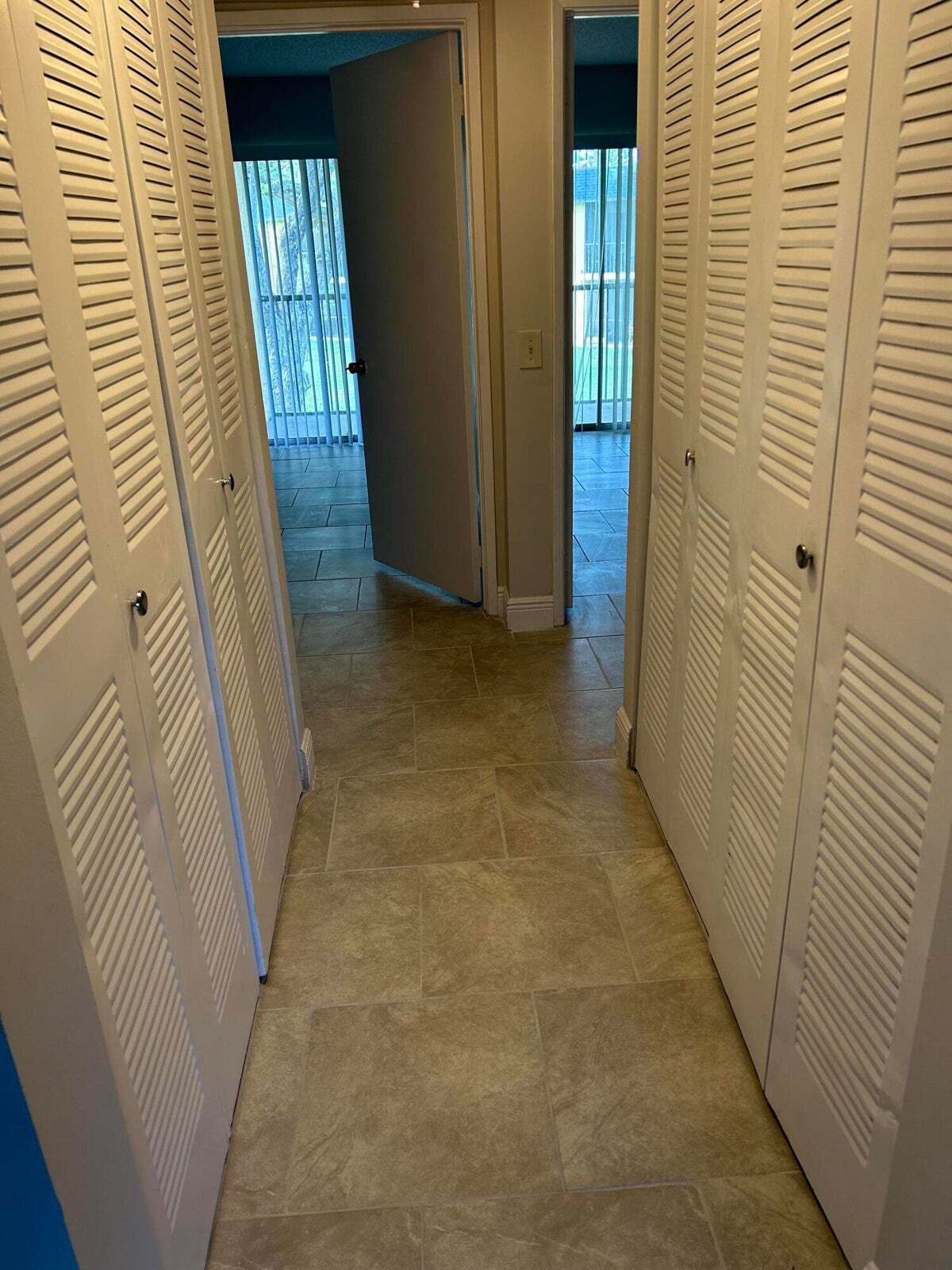 Building Photo - 813 Meadows Cir
