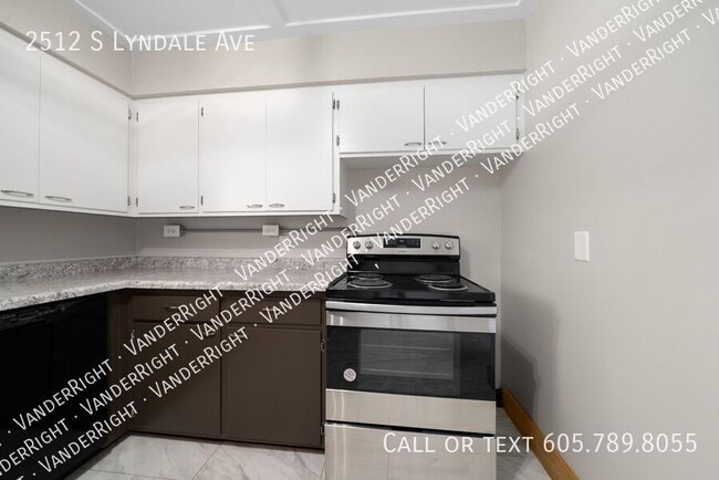 Building Photo - 2512 S Lyndale Ave