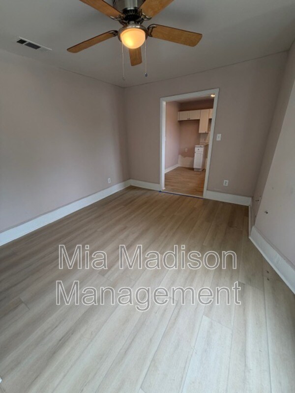 Building Photo - 513 W 35th St