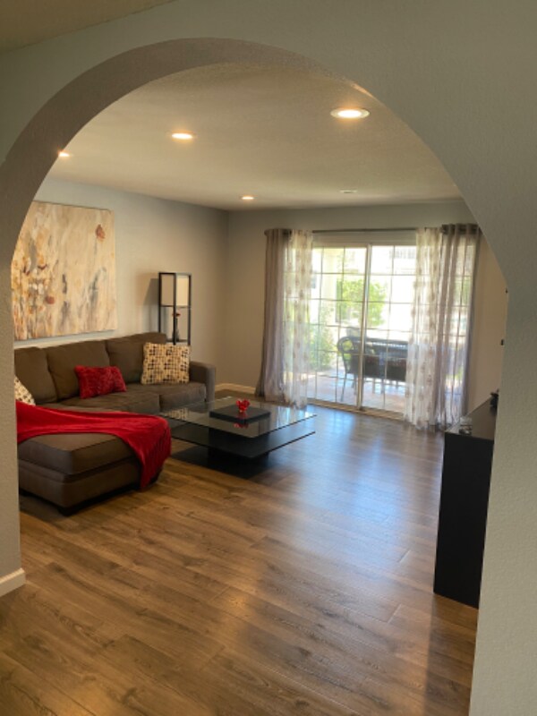 Building Photo - 4901 E Mesquite Ave