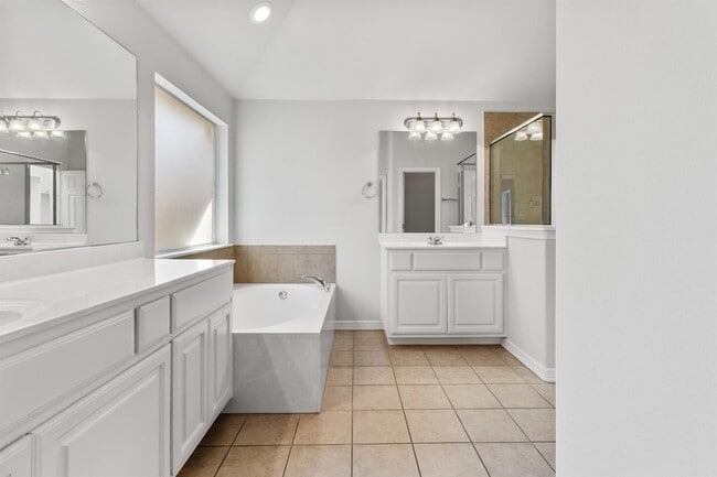 Building Photo - 765 Bent Wood Pl